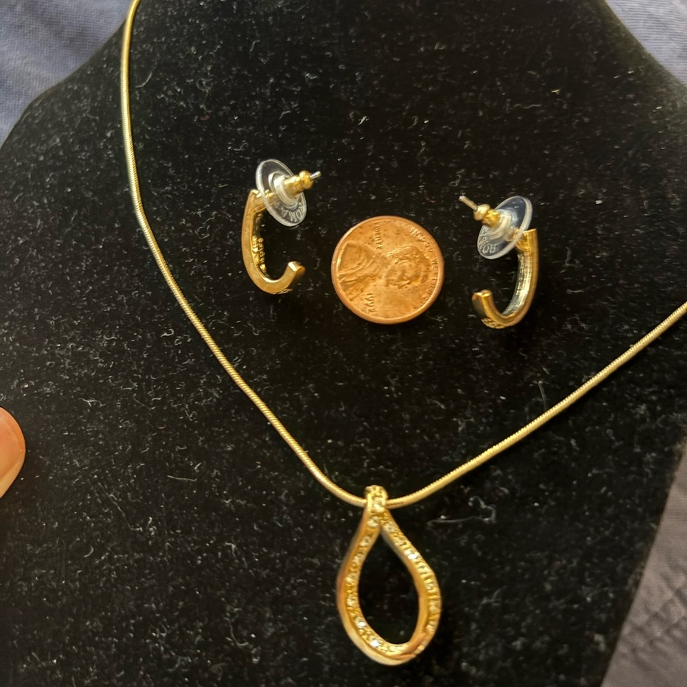 Roman Gold Teardrop Pendant Necklace and Hoop Earring Set - Gold